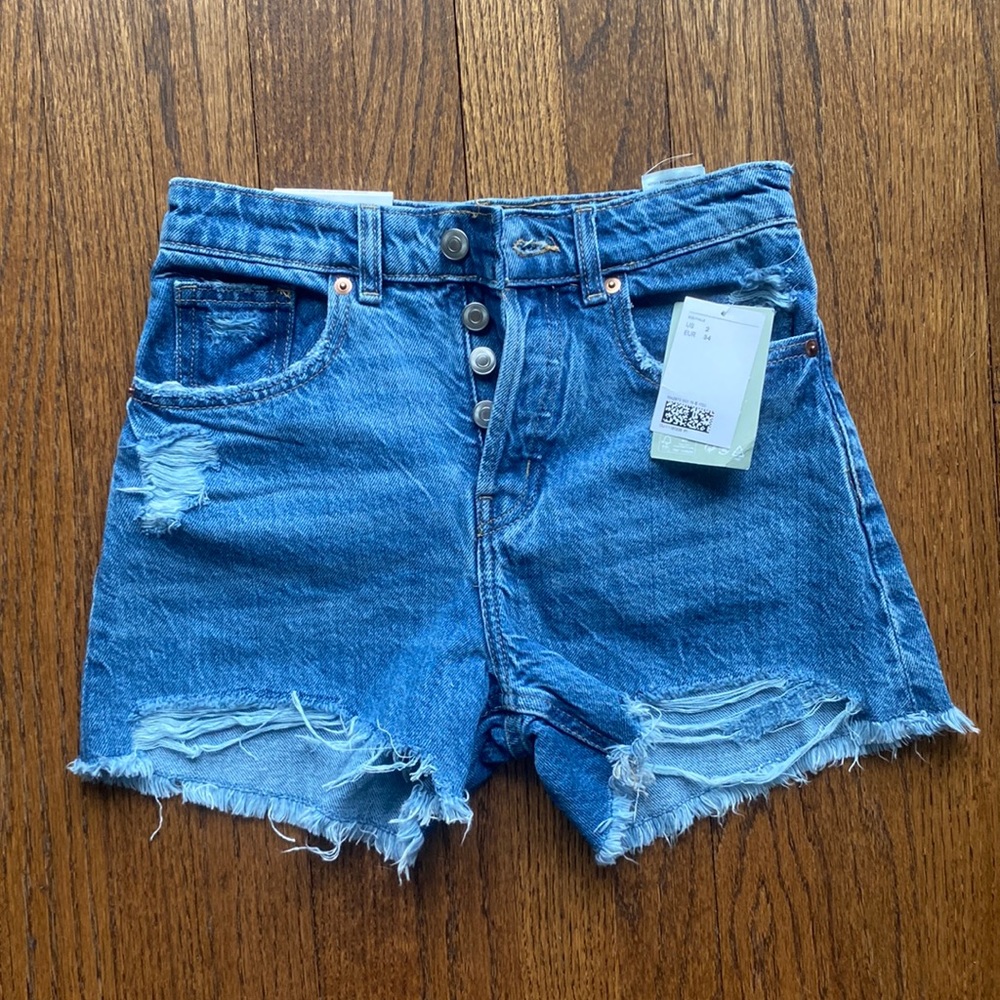 NWT H&M distressed denim shorts